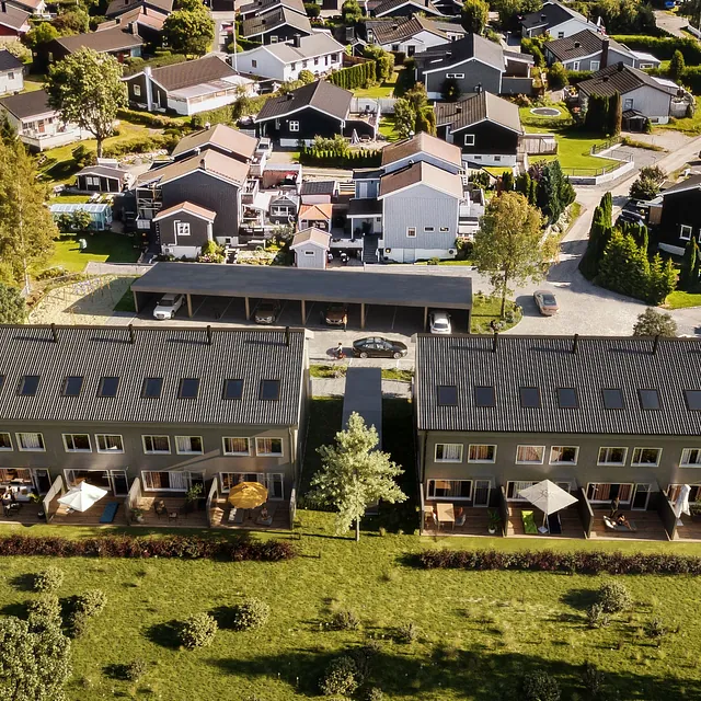 Moderne Rekkehus med grøntømråde på utsiden